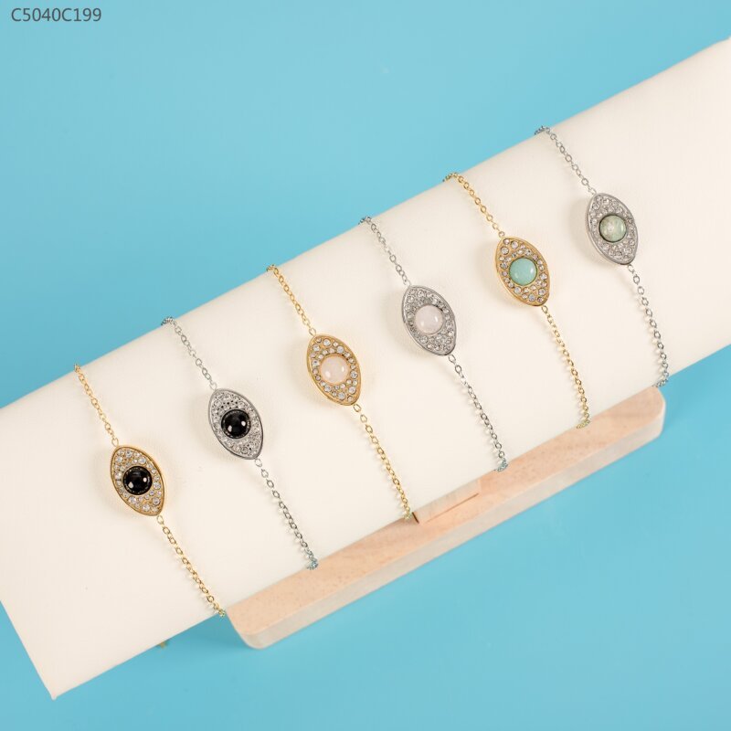 Set de Pulseras con Dijes Dorado
