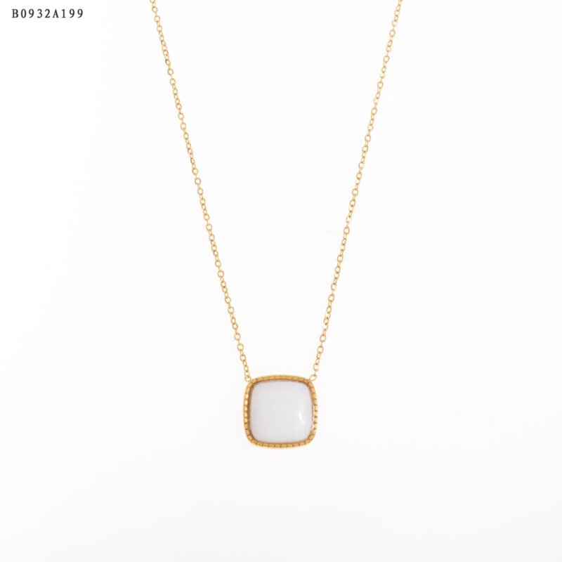 Collar Cuadro con Nácar Dorado