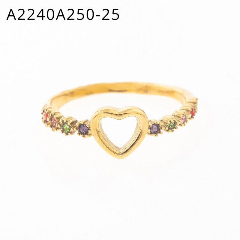 Anillo Corazón con Zirconias Dorado
