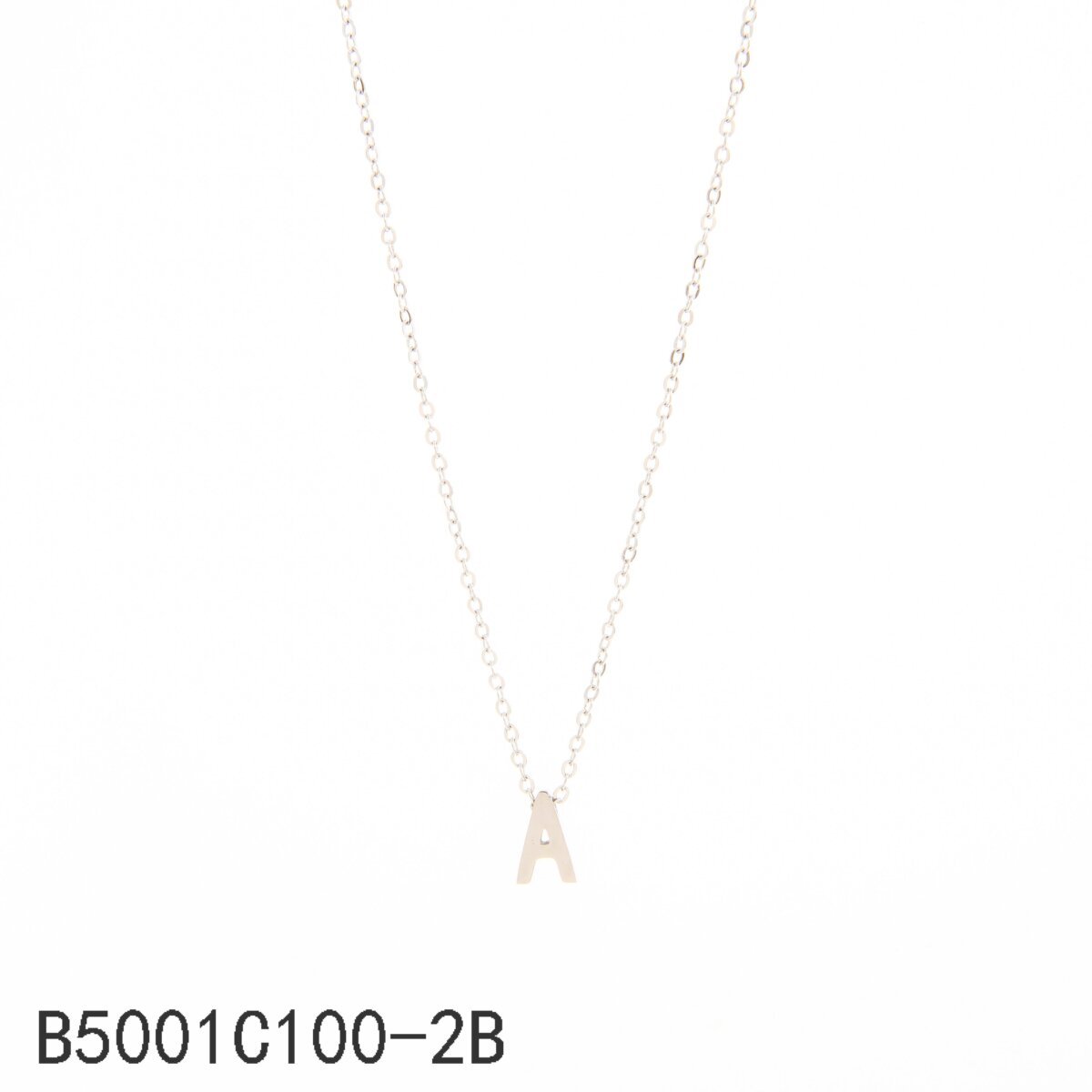 Un collar con una letra Oro Grueso 14K