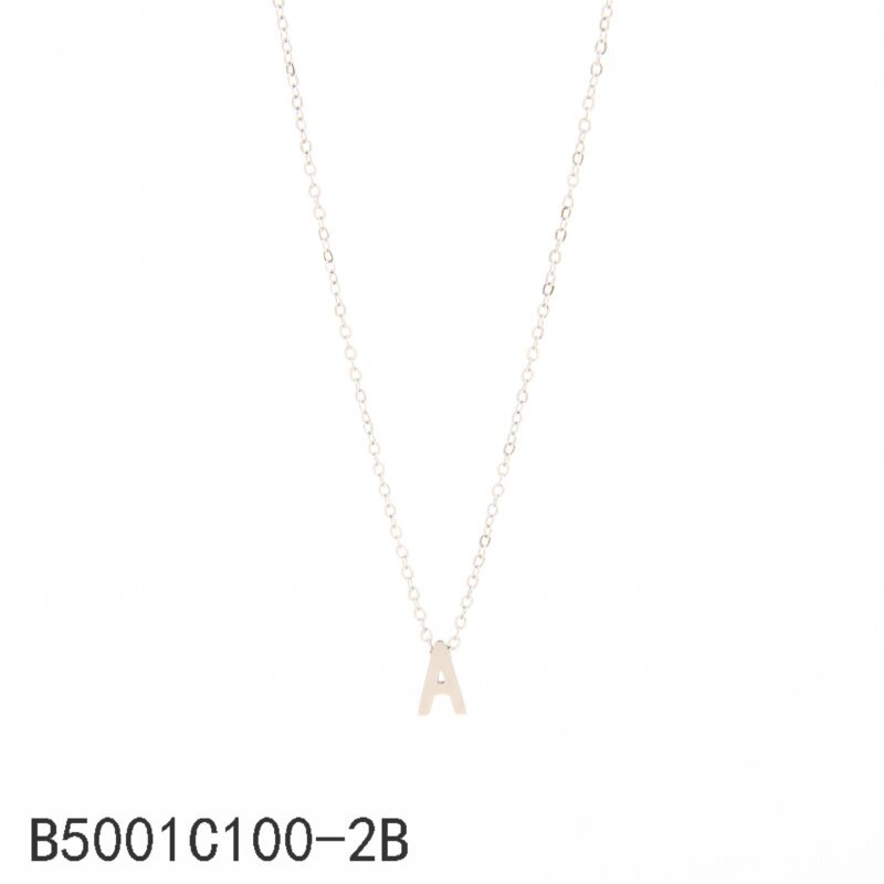 Un collar con una letra Oro Grueso 14K