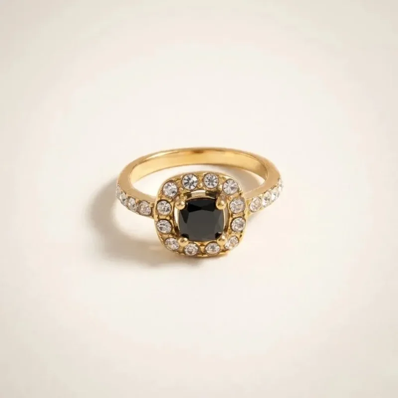Anillo Solitario Piedra Negra Dorado