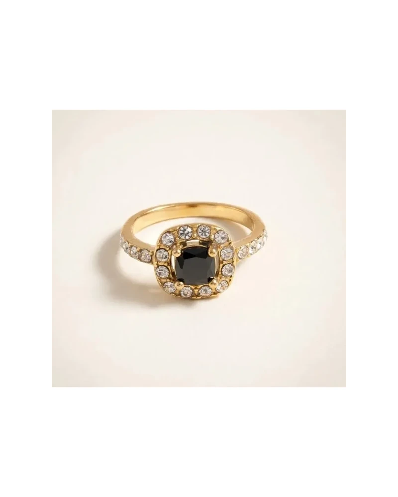 Anillo Solitario Piedra Negra Dorado