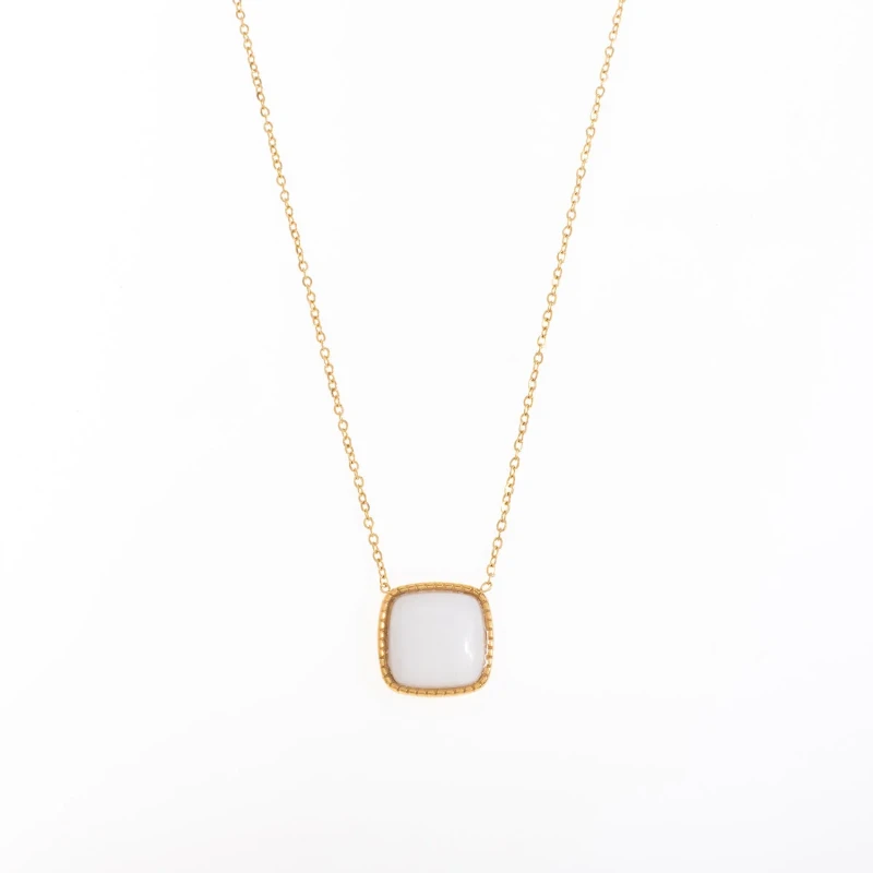 Collar Cuadro con Nácar Dorado
