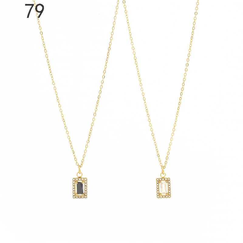 Collar Placa Rectangular Dorado